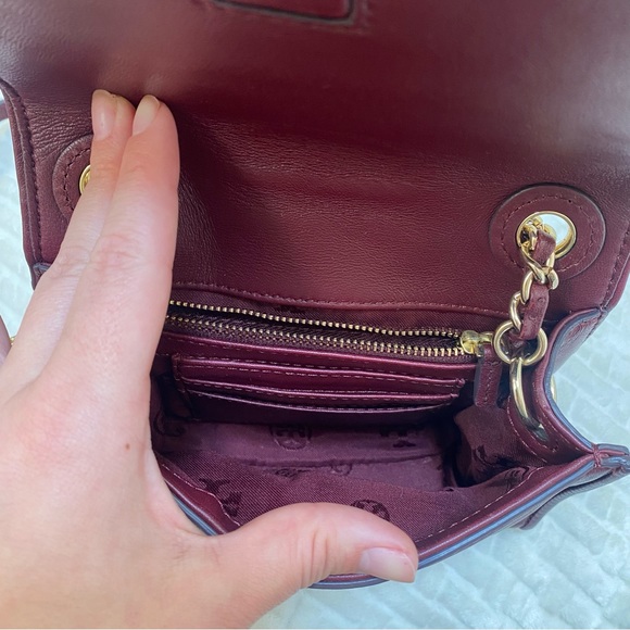 Tory Burch burgundy maroon, red Fleming bag, Crossbody, gold chain - Picture 6 of 13